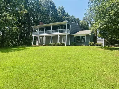 2566 Bridgewater Cir, Gainesville, GA 30506