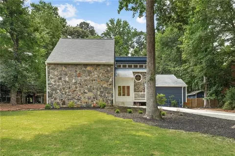 5296 Amhurst Dr, Peachtree Corners, GA 30092