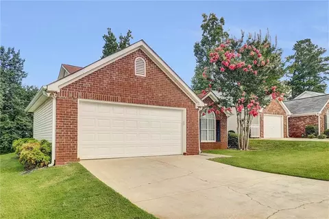 97 Greentree Dr, Newnan, GA 30265
