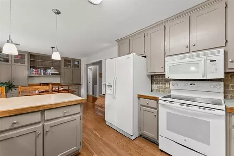Kitchen - 758 Sutton Mill Rd, Clarkesville, GA 30523 photo 5 of 5