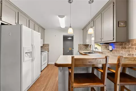 Kitchen - 758 Sutton Mill Rd, Clarkesville, GA 30523 photo 3 of 5