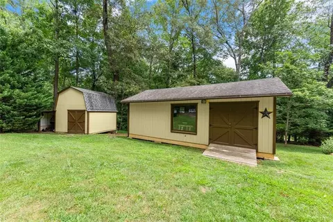 Exterior - 758 Sutton Mill Rd, Clarkesville, GA 30523 photo 4 of 11