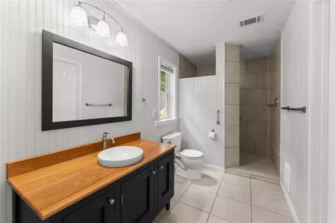 Bath - 758 Sutton Mill Rd, Clarkesville, GA 30523 photo 2 of 2