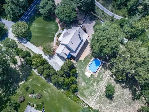 524 Sweetwater Creek Dr, Canton, GA 30114
