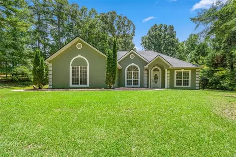 5 Queens Ct, Sharpsburg, GA 30277
