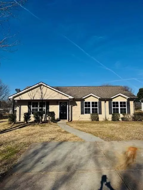415 Dove Ln, Social Circle, GA 30025