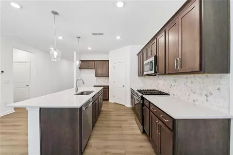 Kitchen - 402 Silverleaf Trl, Bethlehem, GA 30620 photo 6 of 7