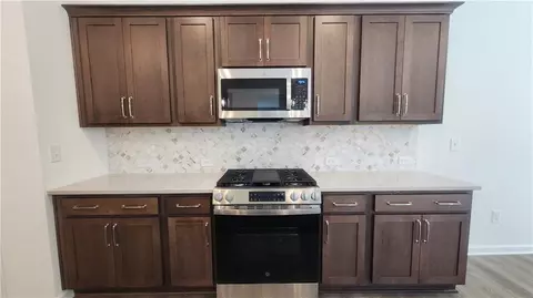 Kitchen - 402 Silverleaf Trl, Bethlehem, GA 30620 photo 3 of 7