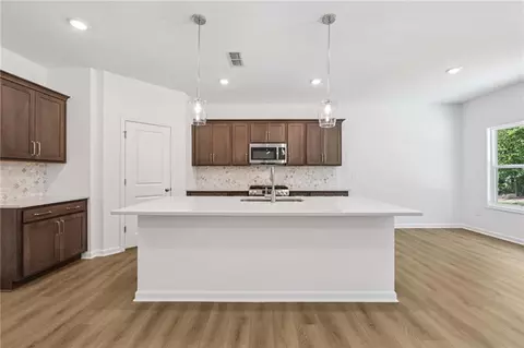Kitchen - 402 Silverleaf Trl, Bethlehem, GA 30620 photo 5 of 7
