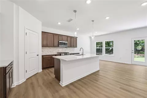 Kitchen - 402 Silverleaf Trl, Bethlehem, GA 30620 photo 4 of 7