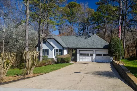 1190 Saint Ives Ct, Suwanee, GA 30024