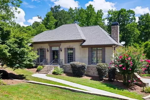 13 Centerport Dr, White, GA 30184
