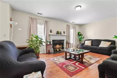 Living - 977 Tara Bnd, Hampton, GA 30228 photo 3 of 3