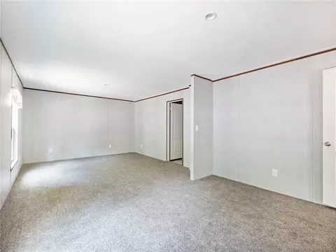 Living - 247 Cedar Ridge Dr, Commerce, GA 30530 photo 8 of 9
