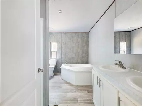 Bath - 247 Cedar Ridge Dr, Commerce, GA 30530 photo 1 of 3