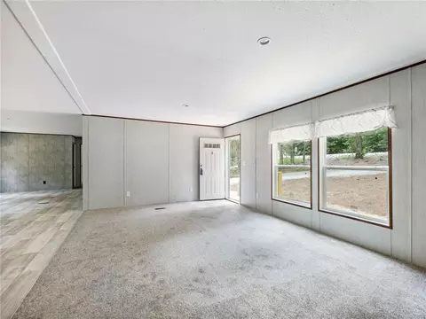 Living - 247 Cedar Ridge Dr, Commerce, GA 30530 photo 2 of 9