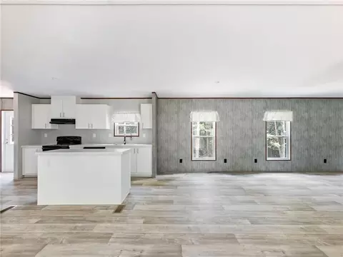 Living - 247 Cedar Ridge Dr, Commerce, GA 30530 photo 4 of 9