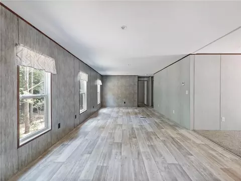 Living - 247 Cedar Ridge Dr, Commerce, GA 30530 photo 5 of 9