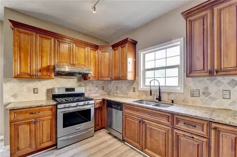 Kitchen - 4175 Fallbrook Dr, Duluth, GA 30096 photo 5 of 6