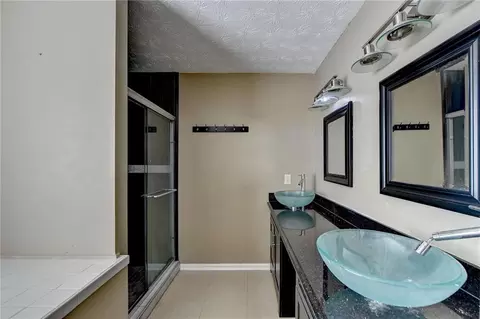 Bath - 4175 Fallbrook Dr, Duluth, GA 30096 photo 2 of 5