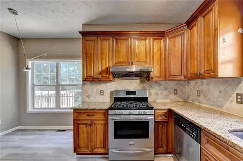 Kitchen - 4175 Fallbrook Dr, Duluth, GA 30096 photo 4 of 6
