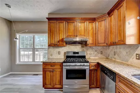 Kitchen - 4175 Fallbrook Dr, Duluth, GA 30096 photo 3 of 6