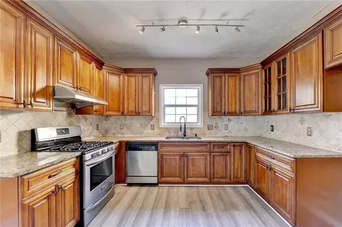 Kitchen - 4175 Fallbrook Dr, Duluth, GA 30096 photo 2 of 6