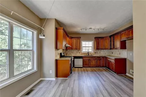 Kitchen - 4175 Fallbrook Dr, Duluth, GA 30096 photo 6 of 6