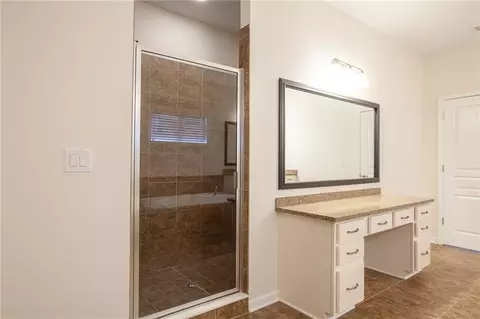 Bath - 5885 Thoroughbred Way, Suwanee, GA 30024 photo 5 of 10