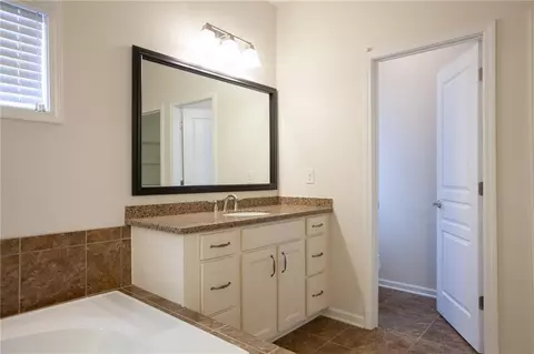 Bath - 5885 Thoroughbred Way, Suwanee, GA 30024 photo 4 of 10