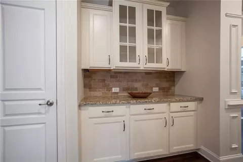 Entry Way - 5885 Thoroughbred Way, Suwanee, GA 30024 photo 3 of 4