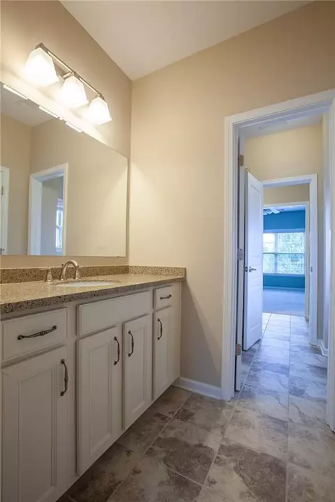 Bath - 5885 Thoroughbred Way, Suwanee, GA 30024 photo 8 of 10
