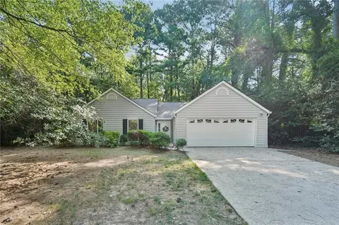 1090 Creekwood Cv, Lawrenceville, GA 30046