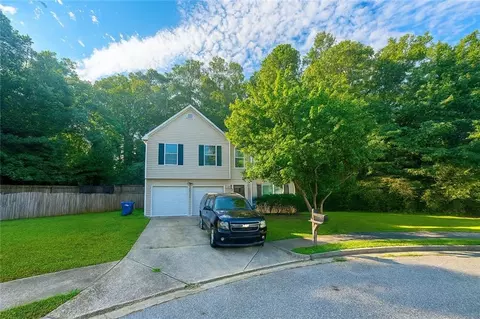 2880 Two Lakes Circle Cir, College Park, GA 30349