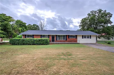 213 Meadow Ln, Cartersville, GA 30120