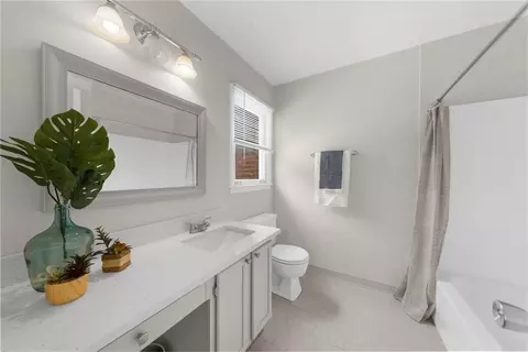 Bath - 3480 Silver Maple Dr, Duluth, GA 30096 photo 1 of 3