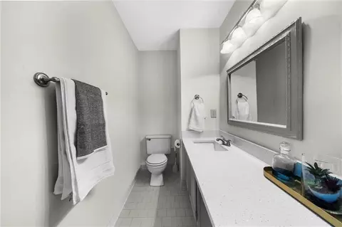 Bath - 3480 Silver Maple Dr, Duluth, GA 30096 photo 3 of 3