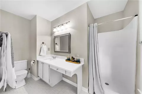 Bath - 3480 Silver Maple Dr, Duluth, GA 30096 photo 2 of 3
