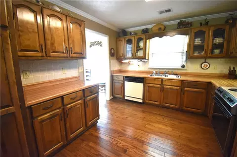 Kitchen - 3178 Bailey Rd, Dacula, GA 30019 photo 2 of 3