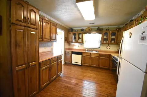 Kitchen - 3178 Bailey Rd, Dacula, GA 30019 photo 3 of 3