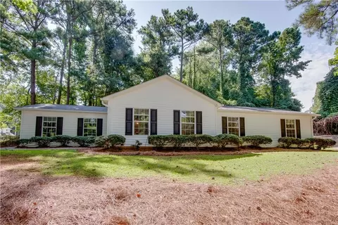 245 Fieldstone Dr, Fairburn, GA 30213