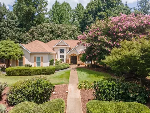 5404 Three Lakes Ct, Flowery Branch, GA 30542