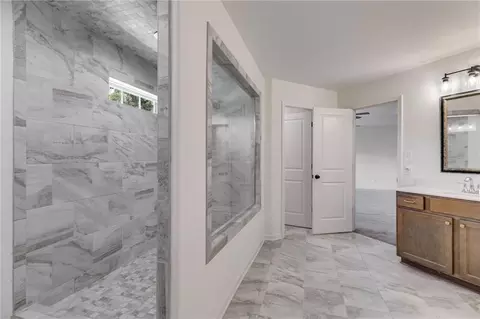 Bath - 214 N Davis Rd, Lagrange, GA 30241 photo 7 of 7