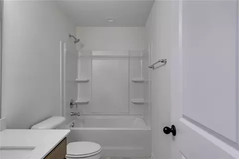 Bath - 214 N Davis Rd, Lagrange, GA 30241 photo 3 of 7