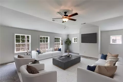 Living - 214 N Davis Rd, Lagrange, GA 30241 photo 3 of 3