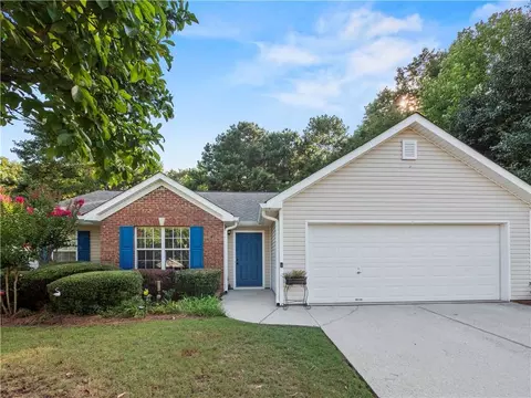 6302 Huntcliff Dr, Flowery Branch, GA 30542