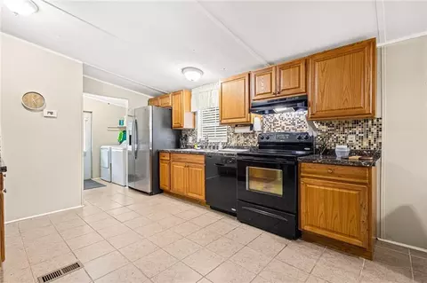 Kitchen - 280 James Cir, Hampton, GA 30228 photo 1 of 1