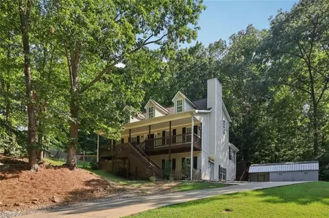407 Mill Cove Dr, Dahlonega, GA 30533