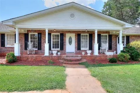 1605 Lake Lucerne Rd SW, Lilburn, GA 30047