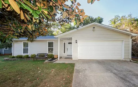 10190 Old Woodland Entry Trce, Alpharetta, GA 30022
